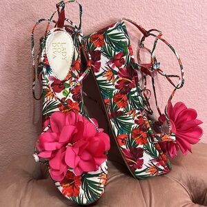 Lady Go Diva Floral Ankle Wrap Platform Sandals. Size 8